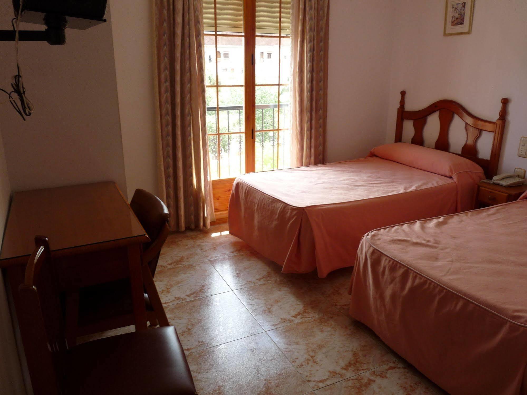 Hostal Rural Montual Los Banos  Exterior photo